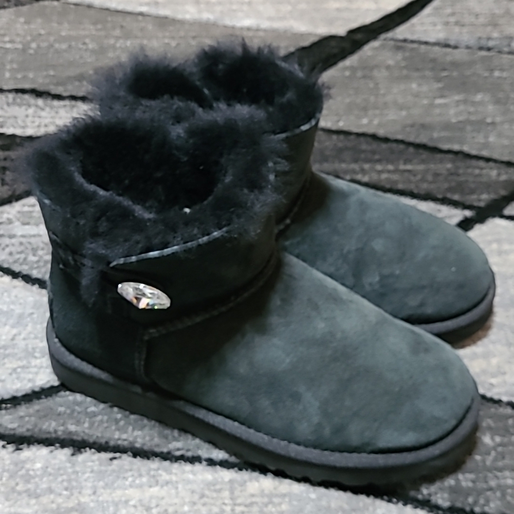 UGG MINI SWAROVSKI CRYSTAL BAILEY BOOT